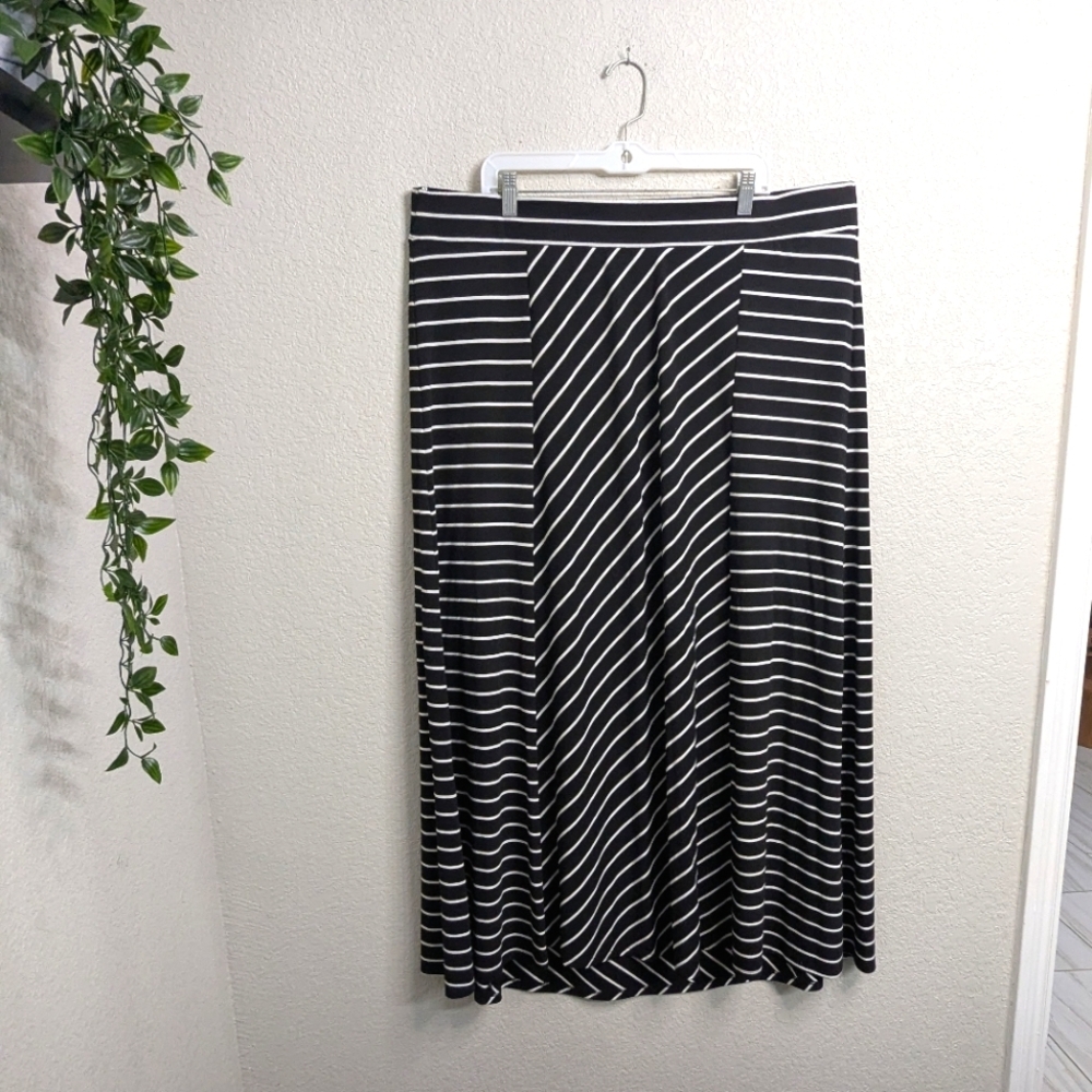 Torrid Black White Striped A-Line Maxi Skirt Elastic Waist Stretchy Flowy 3X